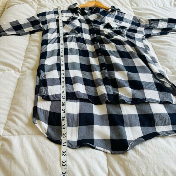 Bloomingdale’s | AQUA rails soft button down blue and white blouse‎ top size XS - Picture 4 of 5